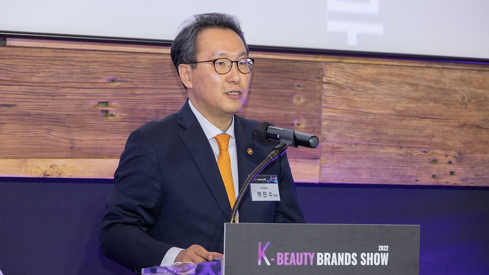 박민수 보건복지부 제2차관이 25일 서울 중구 커뮤니티하우스 마실에서 열린 ‘2022 케이(K)-뷰티 브랜드 쇼(K-Beauty Brands Show)’에 참석해 축사를 하고 있다. 