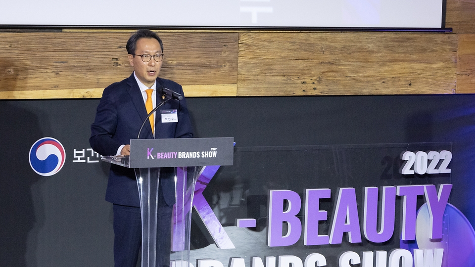 박민수 보건복지부 제2차관이 25일 서울 중구 커뮤니티하우스 마실에서 열린 ‘2022 케이(K)-뷰티 브랜드 쇼(K-Beauty Brands Show)’에 참석해 축사를 하고 있다. 