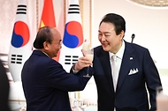 ‘응우옌 쑤언 푹’ 베트남 국가주석 국빈방한 - 국빈 만찬 사진 9