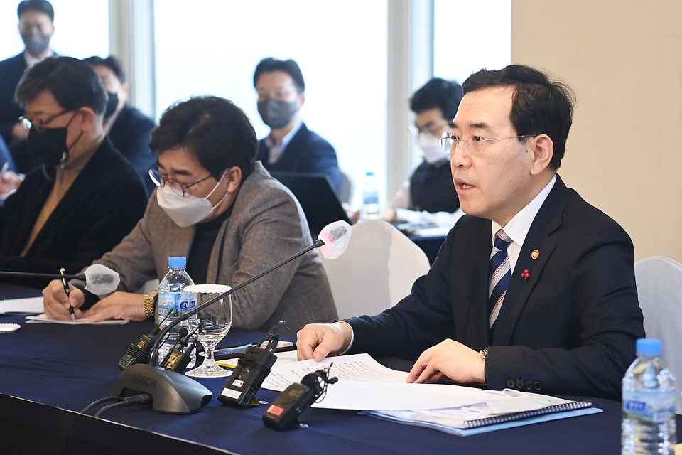 이창양 산업통상자원부 장관이 21일 서울 중구 롯데호텔 샤롯데스위트룸에서 열린 ‘제2차 에너지정책 자문위원회’를 주재하고 있다.