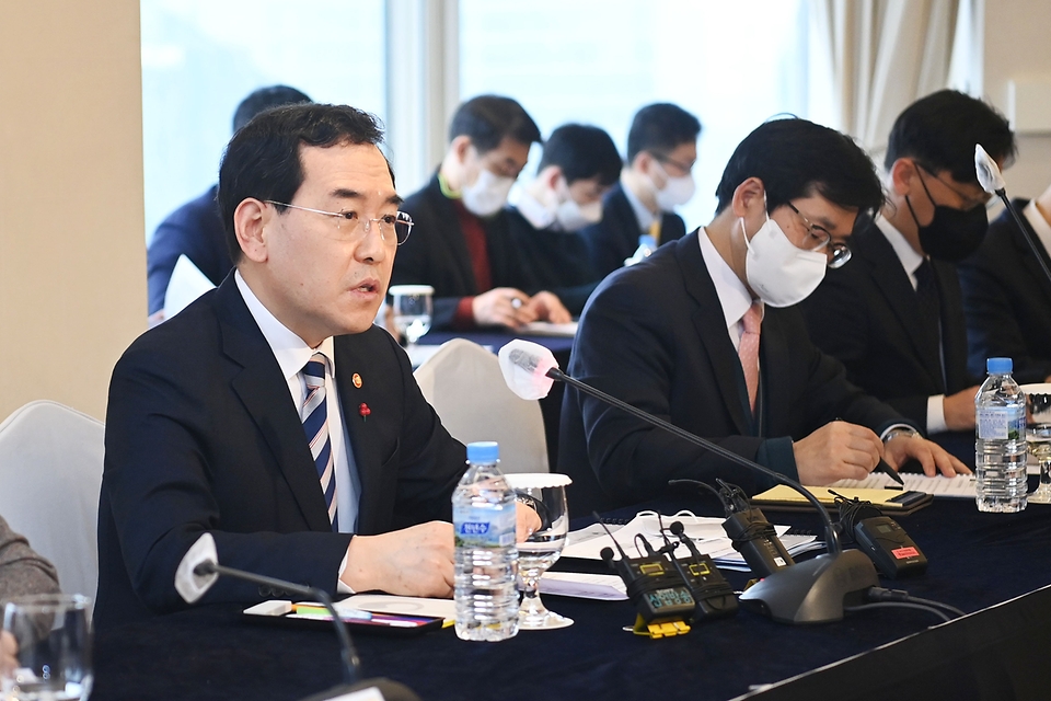 이창양 산업통상자원부 장관이 21일 서울 중구 롯데호텔 샤롯데스위트룸에서 열린 ‘제2차 에너지정책 자문위원회’에서 인사말을 하고 있다. 