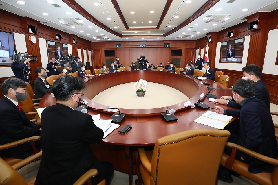 22일 서울 종로구 정부서울청사에서 제13회 국정현안관계장관회의가 진행되고 있다.