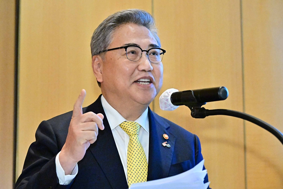 박진 외교부 장관이 12일 서울 중구 주한캐나다대사관에서 열린 ‘한국-캐나다 수교 60주년 기념 리셉션’에서 발언하고 있다. 
