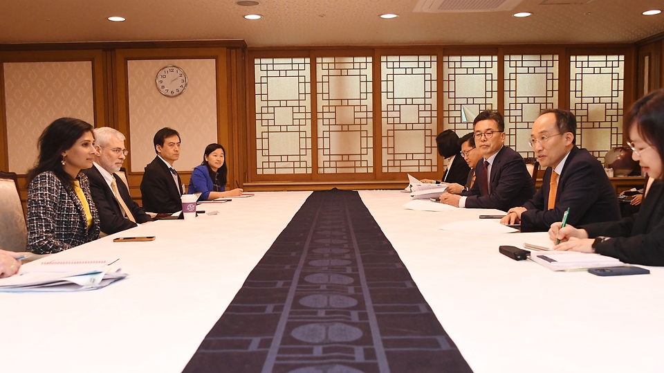 추경호 부총리, 기타 고피나스 IMF 수석부총재 면담 - 사진... 대한민국 정책브리핑 추경호 부총리, 기타 고피나스 IMF 수석부총재 면담