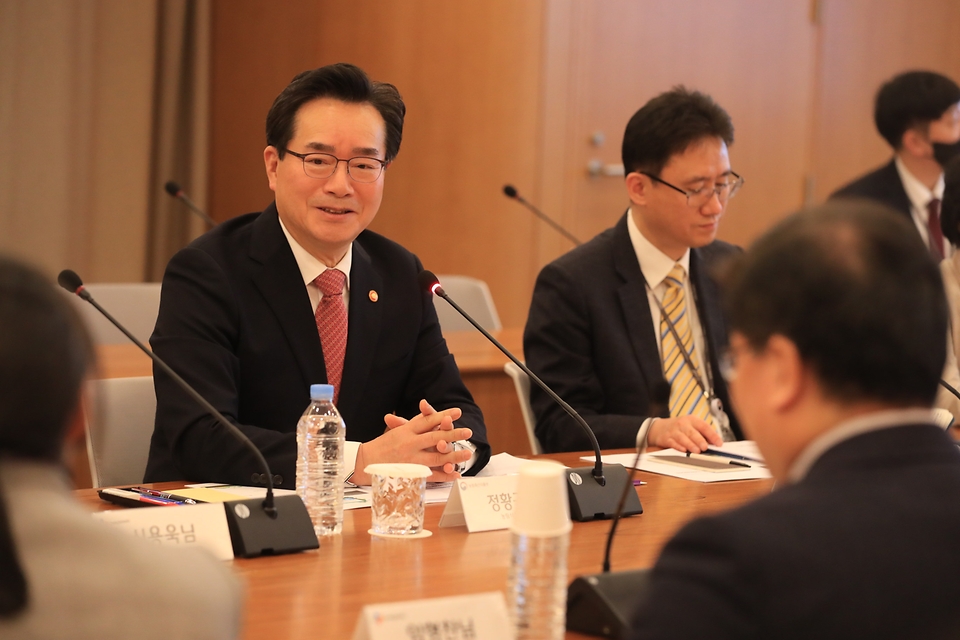 정황근 농림축산식품부 장관이 6일 경기 수원시 CJ제일제당 바이오식품통합연구소에서 열린 간담회에서 발언하고 있다.