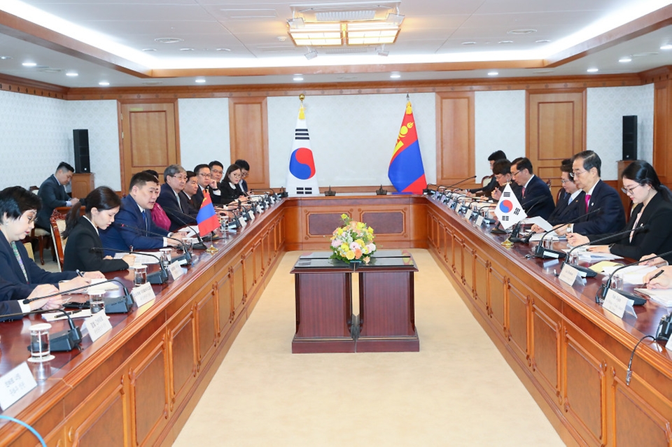 15일 종로구 정부서울청사에서 ‘한·몽골 총리회담’이 진행되고 있다.
