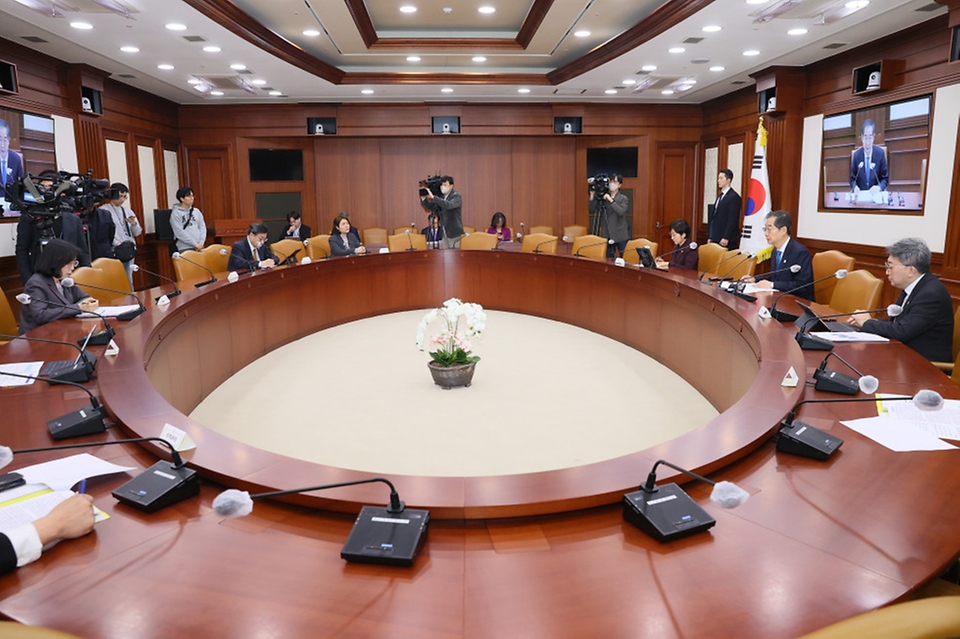 16일 서울 종로구 정부서울청사에서 ‘제17회 국정현안관계장관회의’가 진행되고 있다.