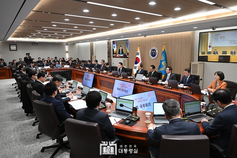 21일 서울 용산구 대통령실 청사에서 ‘제8회 국무회의’가 진행되고 있다.