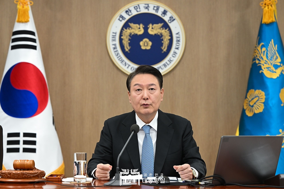 윤석열 대통령이 21일 서울 용산구 대통령실 청사에서 열린 ‘제8회 국무회의’에 참석, 발언하고 있다.