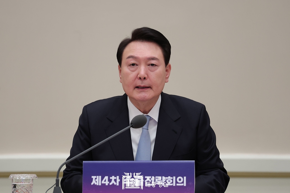 윤석열 대통령이 23일 청와대 영빈관에서 열린 ‘제4차 수출전략회의’를 주재하고 있다.
