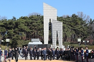 제63주년 2·28 민주운동 기념탑 참배 사진 10