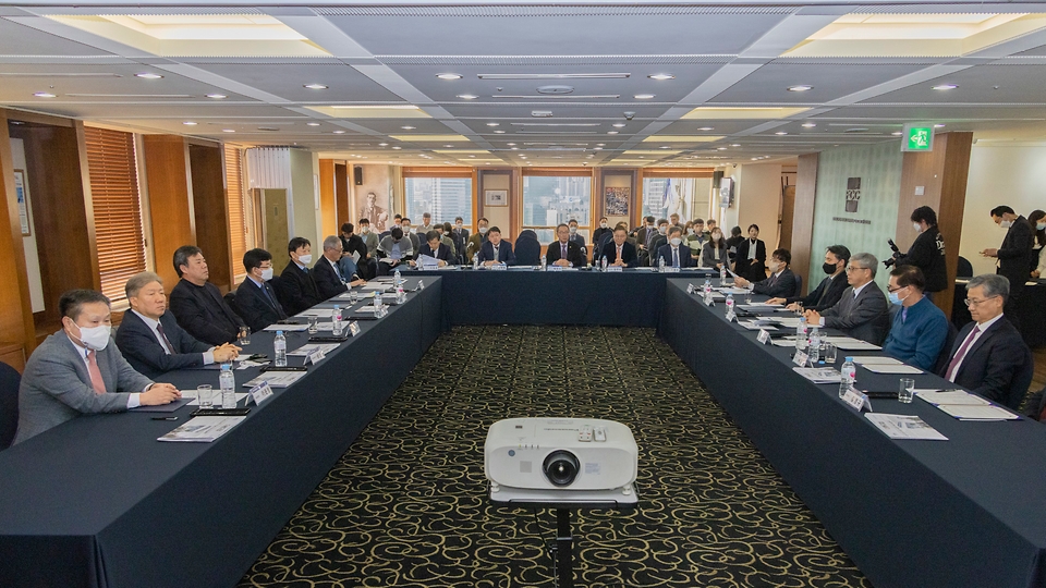 2일 서울 중구 한국프레스센터에서 ‘전공의 공동수련 시범사업 참여기관 협약식 및 사업설명회’가 진행되고 있다.