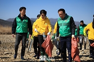 김건희 여사, ‘우리 바다, 우리 강 살리기’ 환경정화 활동 사진 19