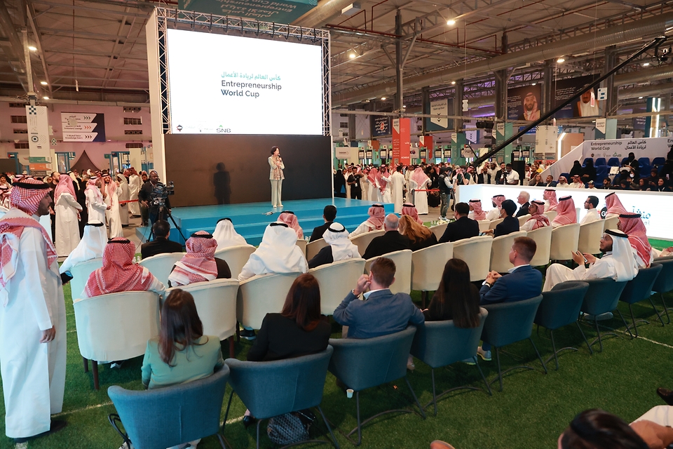 이영 중소벤처기업부 장관이 12일(현지시간) 사우디아라비아 리야드에서 열린 사우디아라비아 최대 글로벌 스타트업 행사 ‘Biban 2023’ 월드컵 개막식에서 인사말을 하고 있다.