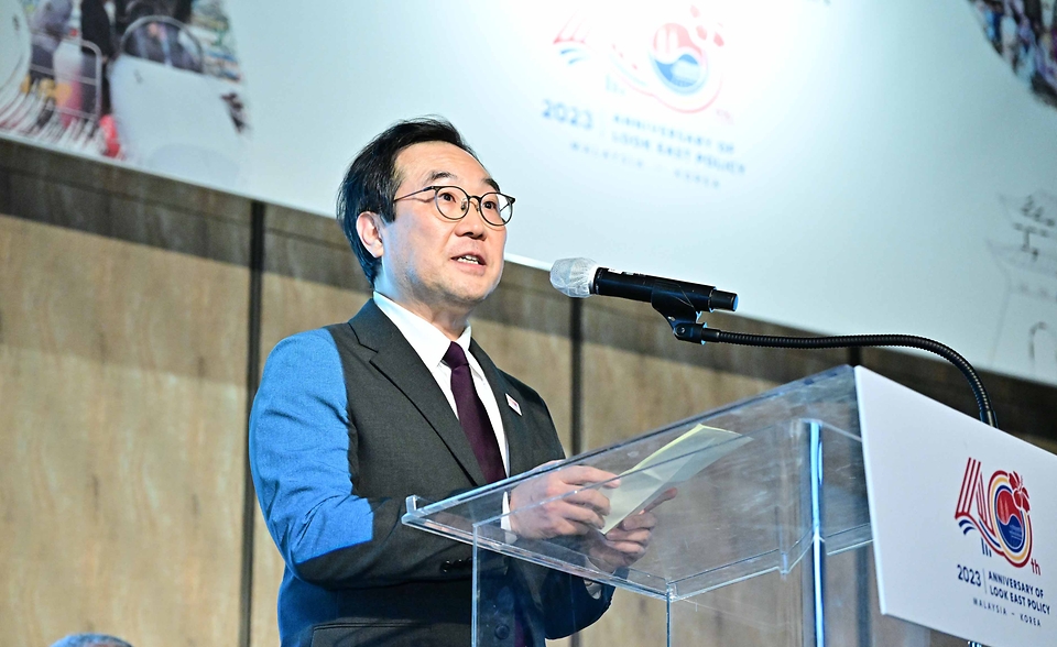 이도훈 외교부 제2차관이 15일 서울 모처에서 열린 ‘한·말레이시아 동방정책 40주년 기념 리셉션’에서 축사하고 있다.