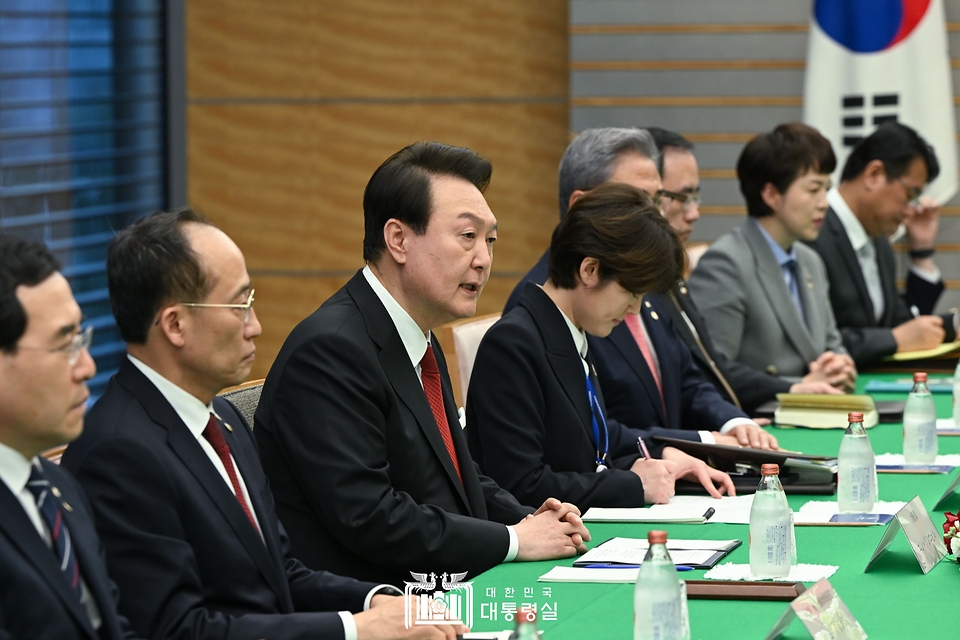 윤석열 대통령이 16일 일본 도쿄 총리 관저에서 열린 한일 확대정상회담에서 발언하고 있다.