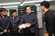 정황근 농식품부 장관, 딸기 생산 농가 현장 방문 사진 3