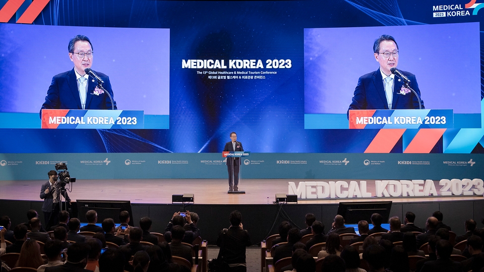 박민수 보건복지부 2차관이 23일 서울 강남구 코엑스에서 열린 ‘메디컬 코리아(Medical Korea) 2023’ 개막식에서 환영사를 하고 있다.