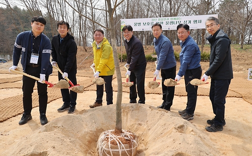 꿀벌 보호를 위한 밀원수 심기 행사