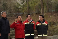 남성현 산림청장, 충남 금산·대전 서구 산불현장 진화 상황 점검 사진 3