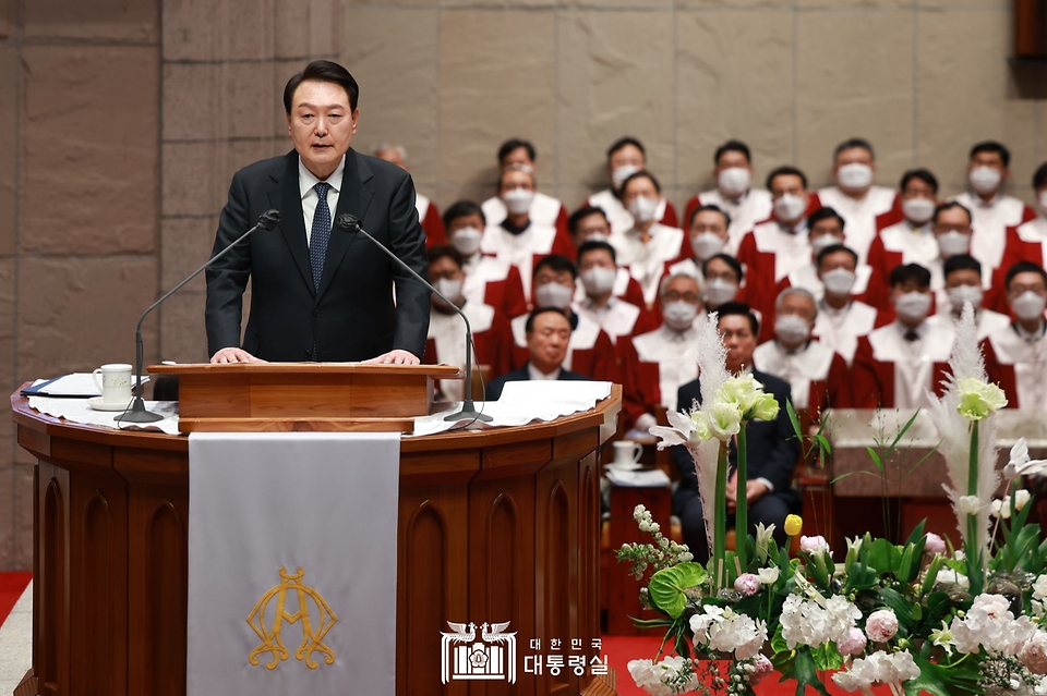 윤석열 대통령이 9일 서울 중구 영락교회에서 열린 ‘2023 한국교회 부활절 연합예배’에서 축사를 하고 있다.