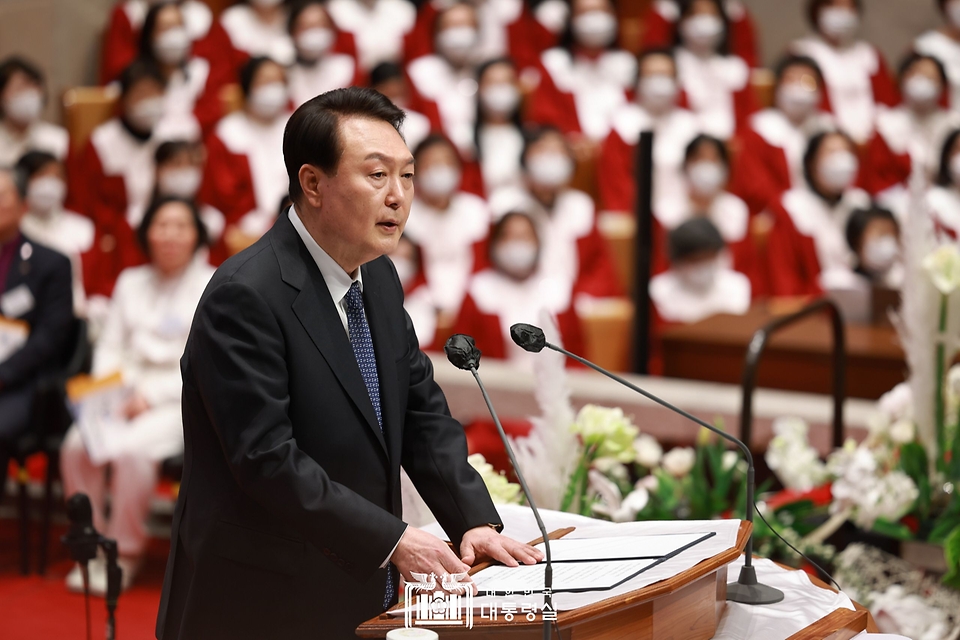 윤석열 대통령이 9일 서울 중구 영락교회에서 열린 ‘2023 한국교회 부활절 연합예배’에서 축사를 하고 있다.