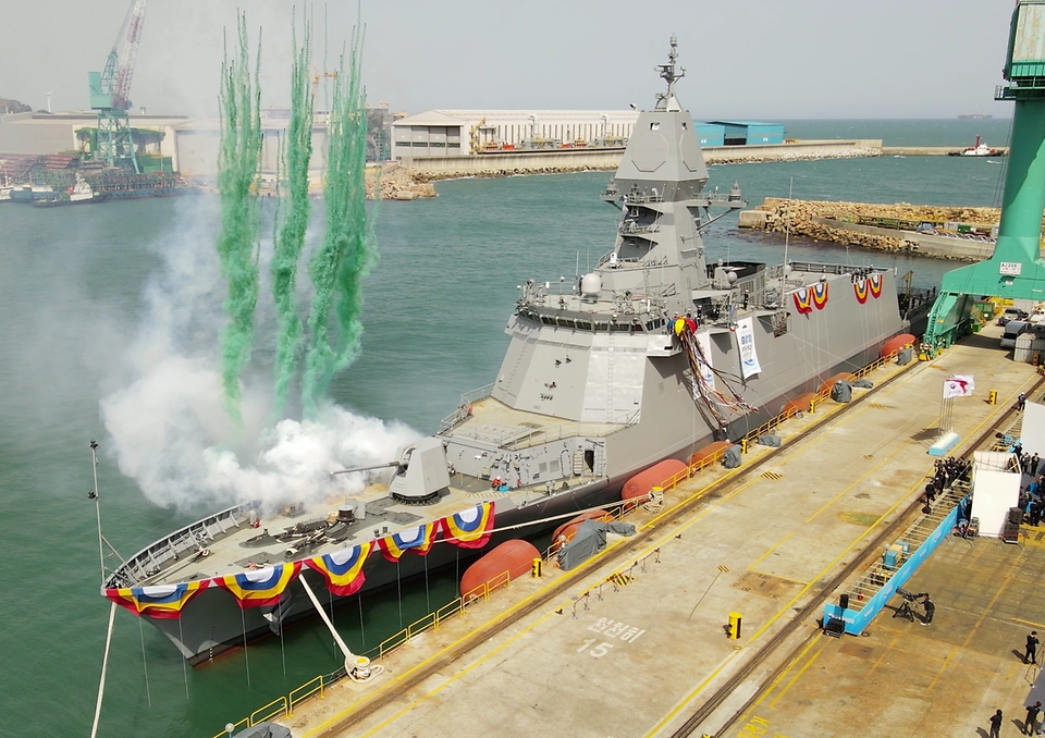 10일 울산시 동구 HD현대중공업에서 ‘해군 신형 호위함 충남함 진수식’이 진행되고 있다. (출처=국방부 페이스북)