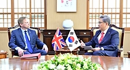박진 외교부 장관, 그랜트 샵스 영국 에너지안보·탄소중립부 장관 접견 사진 2