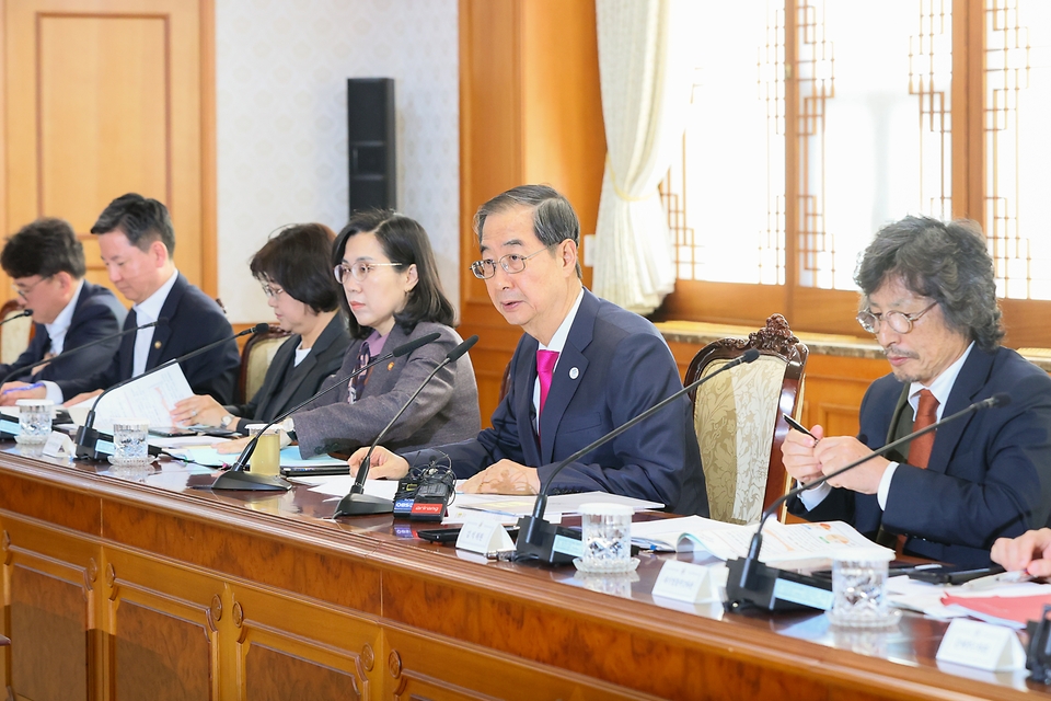 한덕수 국무총리가 12일 서울 종로구 정부서울청사에서 열린 ‘제19차 학교폭력 대책위원회’에서 발언하고 있다.