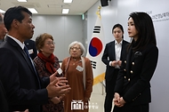 김건희 여사, 납북자·억류자 가족 위로 만남 사진 2