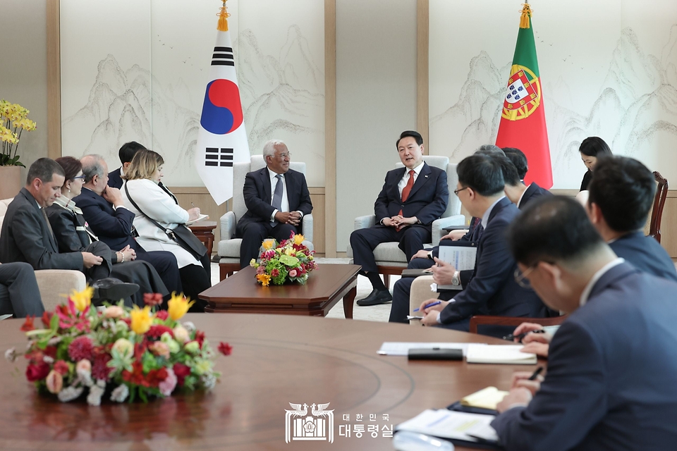윤석열 대통령이 12일 서울 용산구 대통령실 청사에서 열린 ‘한·포르투갈 약식 정상회담’에서 발언하고 있다.