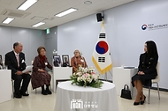 김건희 여사, 납북자·억류자 가족 위로 만남 사진 8