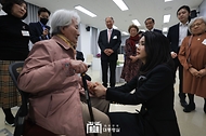 김건희 여사, 납북자·억류자 가족 위로 만남 사진 4