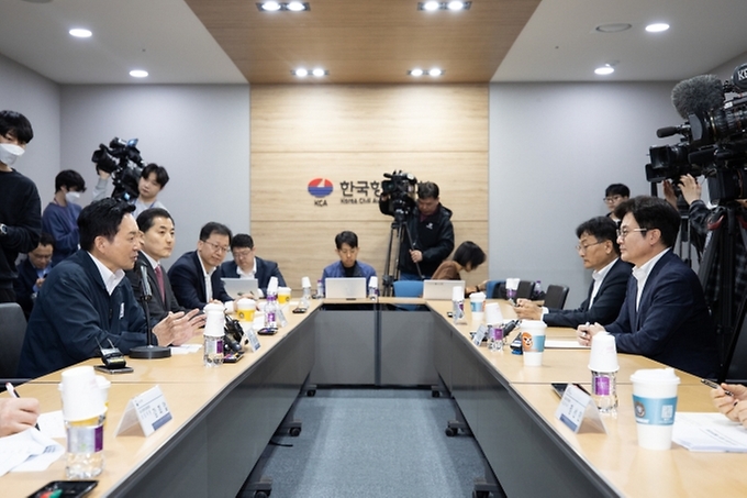 원희룡 국토교통부 장관이 14일 서울 강서구 김포공항 국제선청사에서 열린 ‘김포 골드라인 혼잡완화 긴급 대책회의’에서 발언하고 있다.