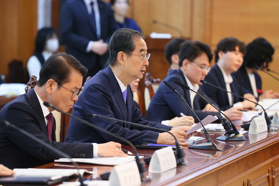 한덕수 국무총리가 14일 서울 종로구 정부서울청사에서 열린 ‘제6차 자살예방정책위원회’에서 발언하고 있다.