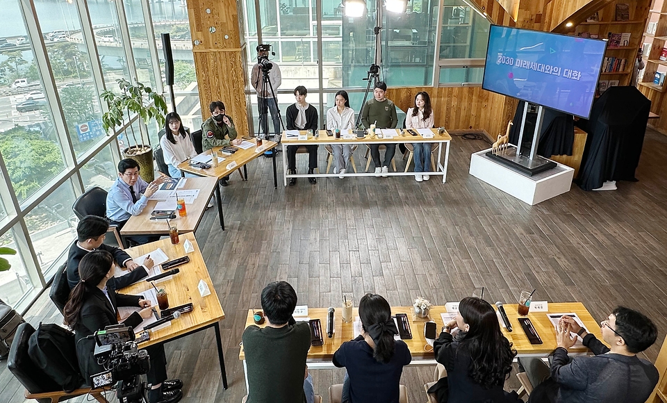 3일 서울 마포구 채그로에서 ‘재정준칙·저출생 관련 미래세대와 대화’가 진행되고 있다.