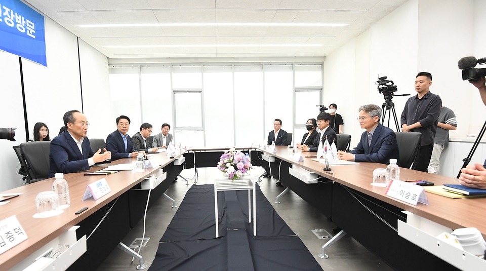 추경호 부총리, 바이오산업 현장방문 - 사진 | 멀티미디어 | 대한민국 정책브리핑 추경호 부총리, 바이오산업 현장방문