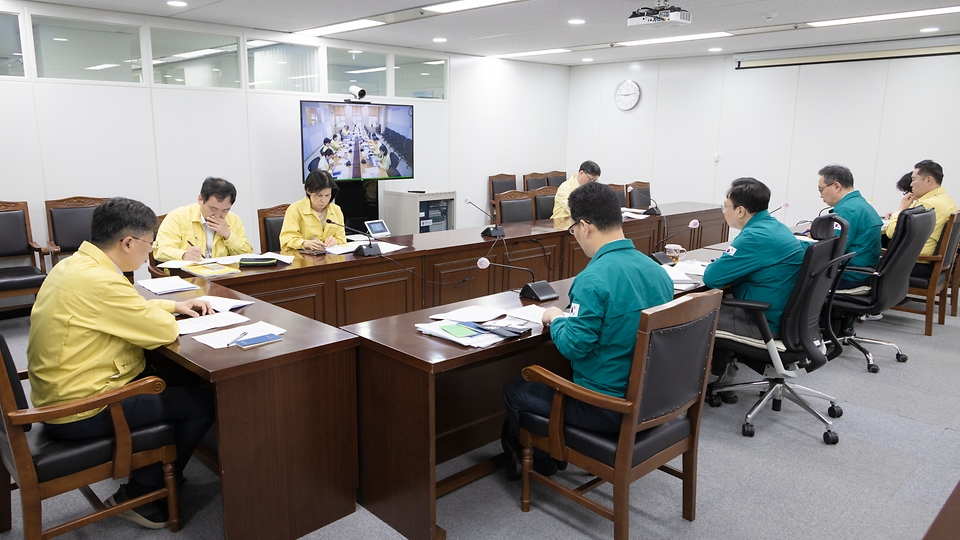 19일 세종시 정부세종청사에서 열린 ‘제7차 긴급상황점검회의’가 진행되고 있다.