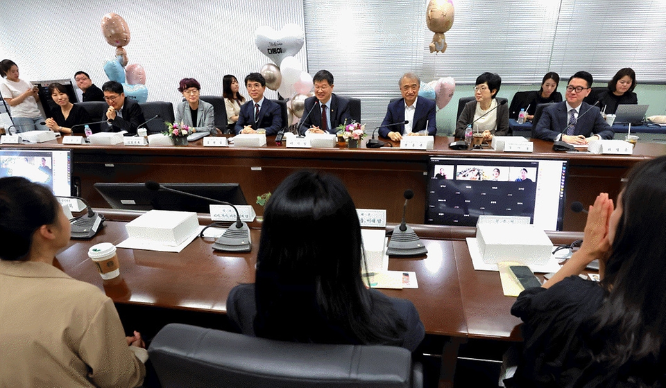 25일 서울 중구 한국보건의료정보원에서 ‘다둥이 맘과 함께하는 정책 간담회’가 진행되고 있다.