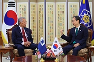 헨리 푸나 태평양 도서국 포럼 사무총장 면담 사진 3