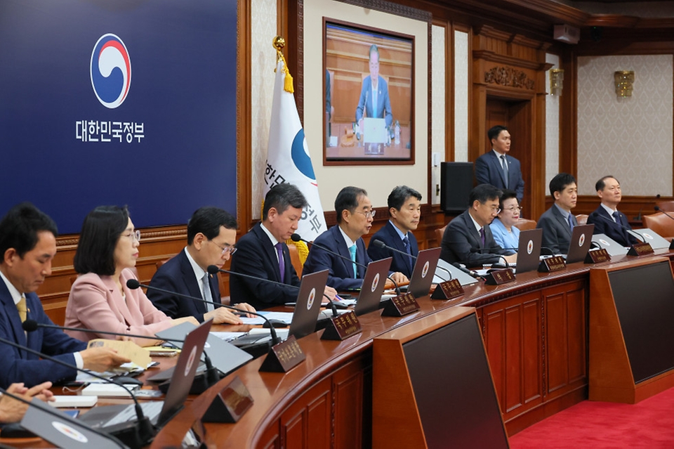 한덕수 국무총리가 30일 서울 종로구 정부서울청사에서 열린 ‘제22회 국무회의’에서 발언하고 있다.