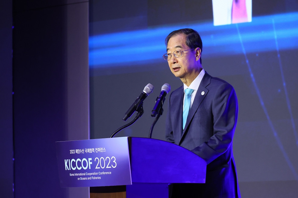 한덕수 국무총리가 30일 부산시 해운대구 시그니엘 호텔에서 열린 ‘2023 해양수산 국제협력 콘퍼런스 개회식’에서 축사를 하고 있다.