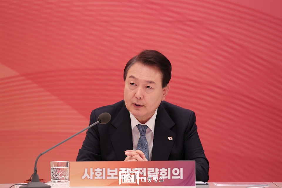 윤석열 대통령이 31일 청와대 영빈관에서 열린 ‘사회보장 전략회의’에서 발언하고 있다.