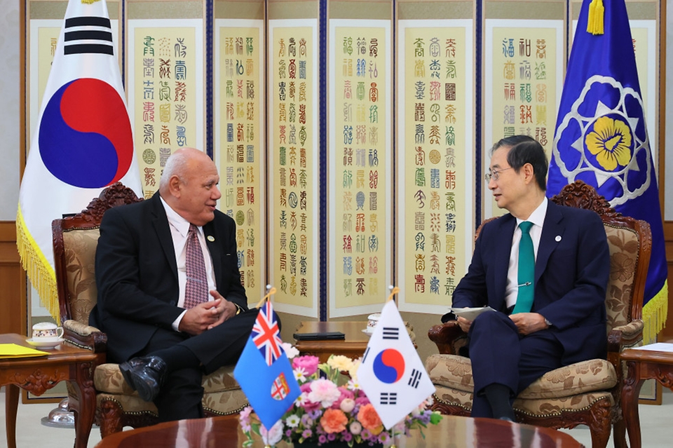 한덕수 국무총리가 29일 서울 종로구 정부서울청사에서 빌레임 가보카 피지 부총리를 접견하고 있다.