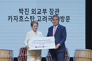 박진 외교부 장관, 카자흐스탄 고려인 동포 간담회 개최 및 고려극장 방문 사진 4