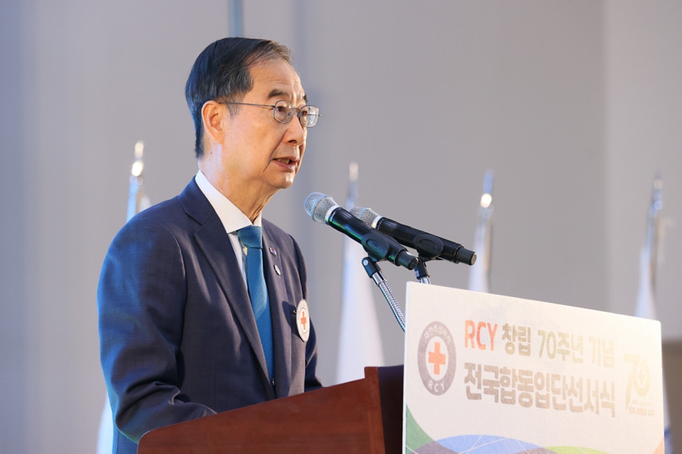 한덕수 국무총리가 3일 부산시 영도구 한국해양대학교에서 열린 ‘RCY 창립 70주년 기념 전국합동입단선서식’에서 축사를 하고 있다.