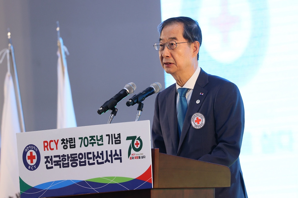 한덕수 국무총리가 3일 부산시 영도구 한국해양대학교에서 열린 ‘RCY 창립 70주년 기념 전국합동입단선서식’에서 축사를 하고 있다.