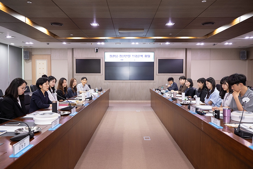 2일 세종시 정부세종청사에서 청년인턴들과의 ‘브라운백 미팅’이 진행되고 있다.