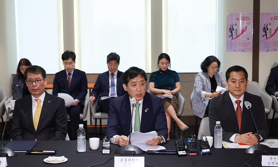 김주현 금융위원장이 12일 오전 서울 중구 은행회관에서 개최한 청년도약계좌 협약식 및 간담회에서 축사를 하고 있다.