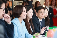 이영 중기부 장관, 프랑스 뷰티산업 클러스터 코스메틱 밸리 방문 사진 3